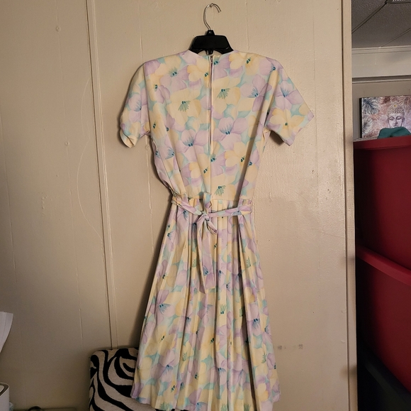 VINATGE PASTEL PLEATED DRESS - Picture 6 of 10